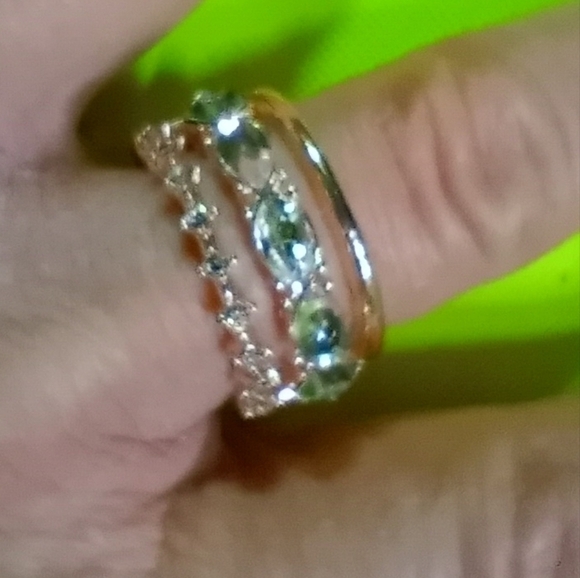 Goldtone crystal stretch adjustable Ring size 9 - Picture 4 of 4